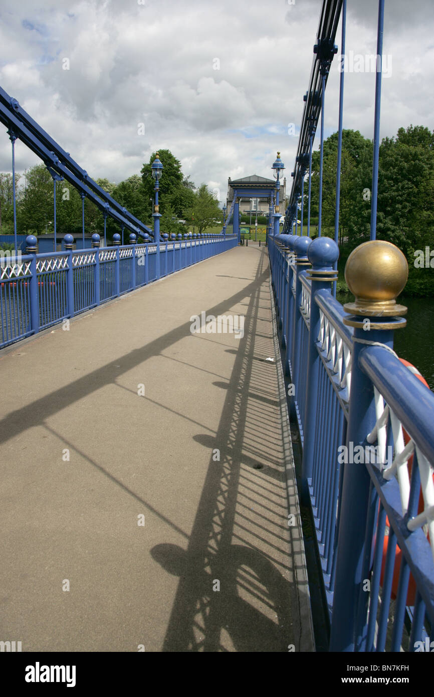 Città di Glasgow, Scozia. Dalla metà del XIX secolo St Andrews sospensione ponte sul fiume Clyde. Foto Stock