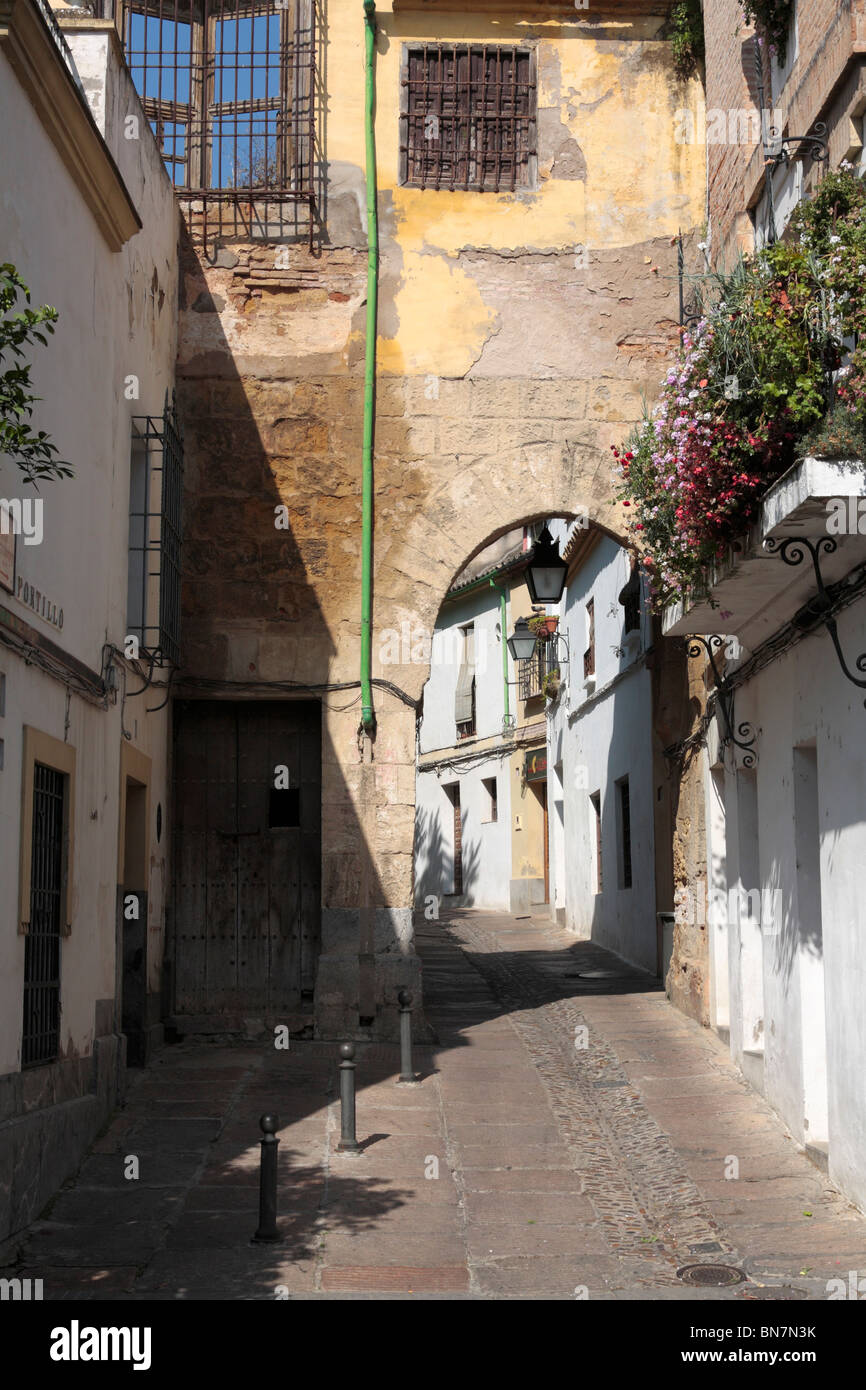 L'Arco del Portillo che conduce a Calle San Fernando a cordoba Andalusia Spagna Europa Foto Stock
