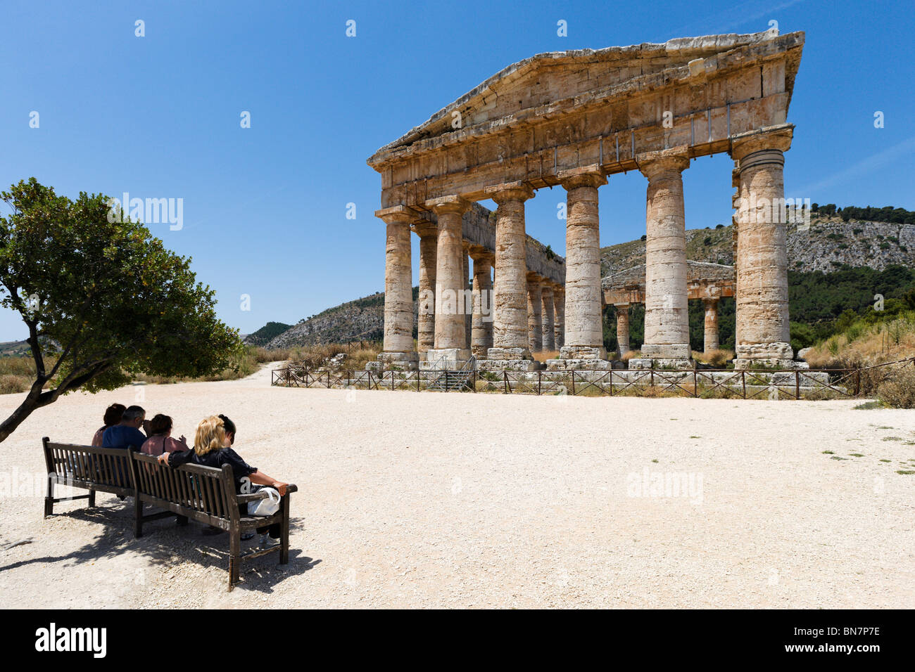 Il Tempio greco di Segesta, Trapani regione nel nord ovest della Sicilia, Italia Foto Stock