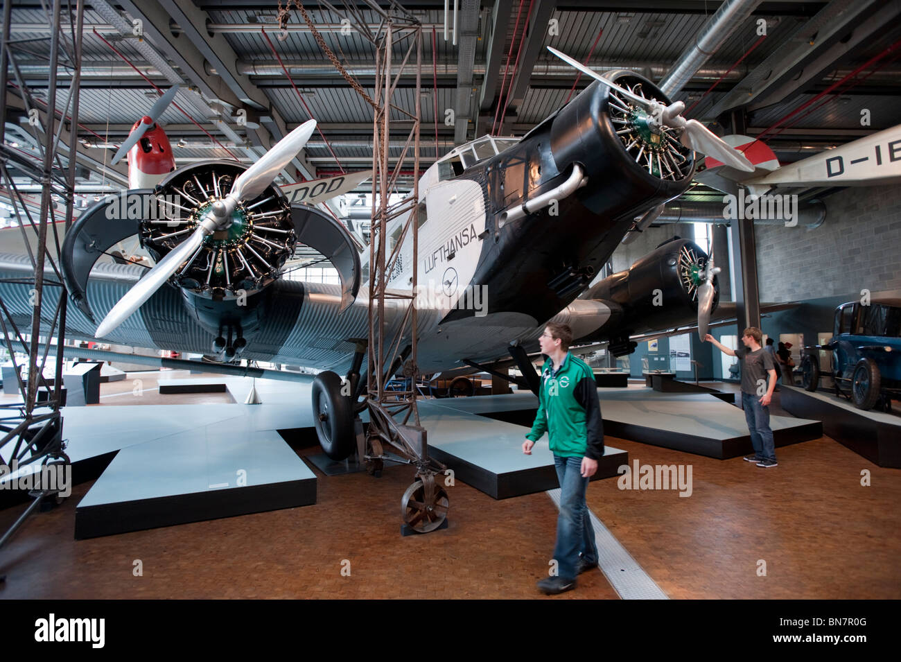 Aeroplani storici in esposizione presso il Deutsches Technikmuseum o tecnologia tedesca Museum a Berlino Germania Foto Stock