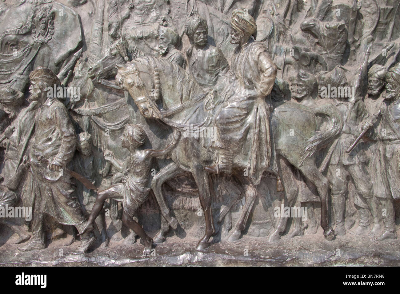 Dettaglio del pannello in bronzo eseguito da Sir John Goscombe R.A., al Victoria Memorial - Kolkata (Calcutta), West Bengal, India. Foto Stock