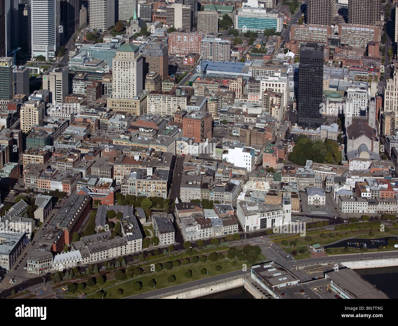 Vista aerea sopra il quartiere storico di Montreal Vecchia Quebec waterfront Foto Stock