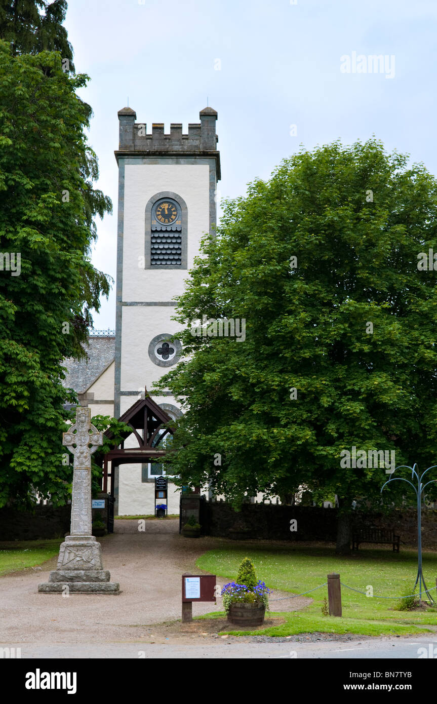 Kenmore chiesa parrocchiale nel villaggio di Kenmore, Tayside, Perthshire in Scozia prese su una giornata d'estate Foto Stock