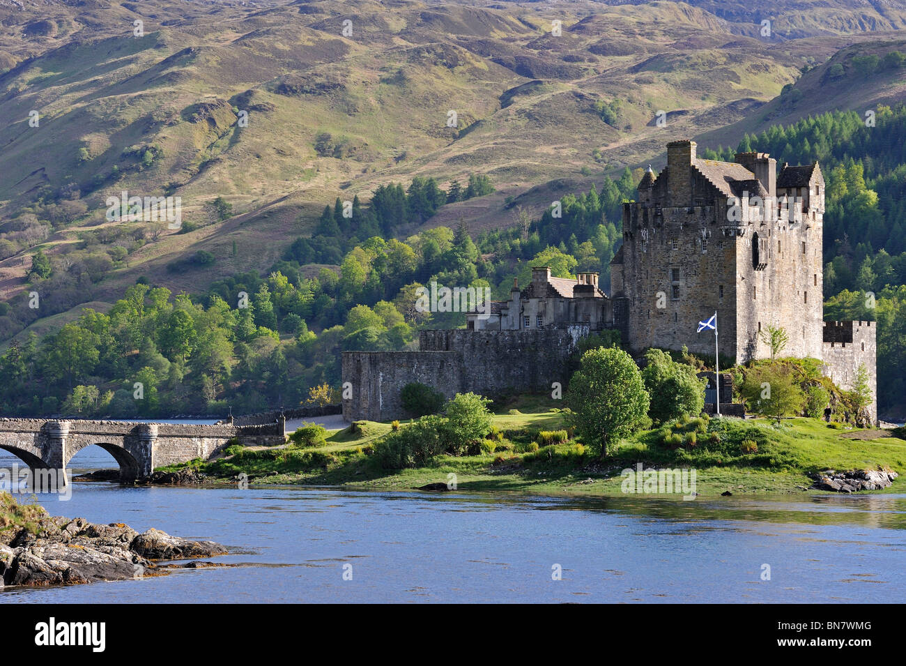 Eilean Donan Castle in Loch Duich nelle Highlands occidentali della Scozia, Regno Unito Foto Stock