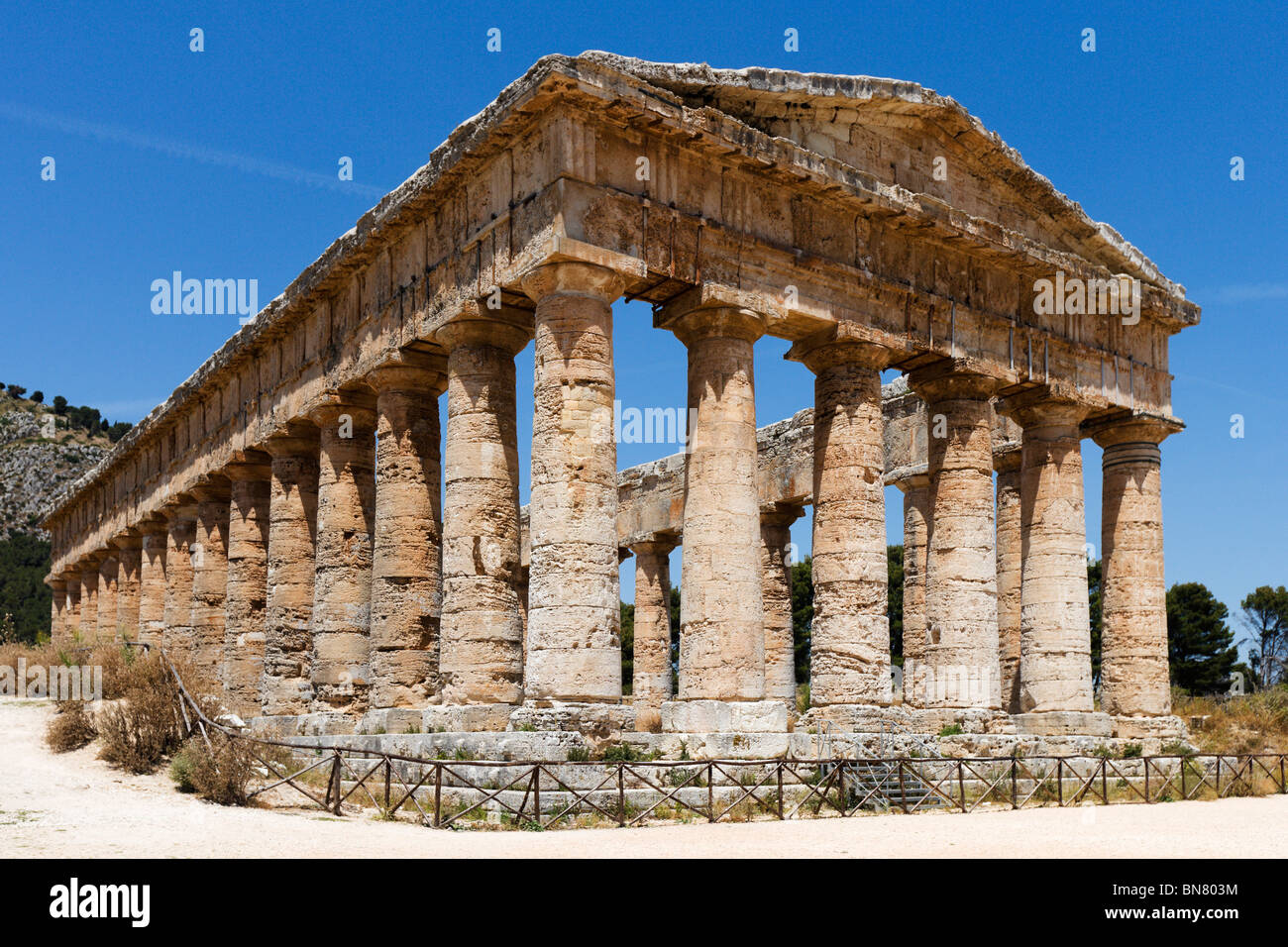 Il Tempio greco di Segesta, Trapani regione nel nord ovest della Sicilia, Italia Foto Stock