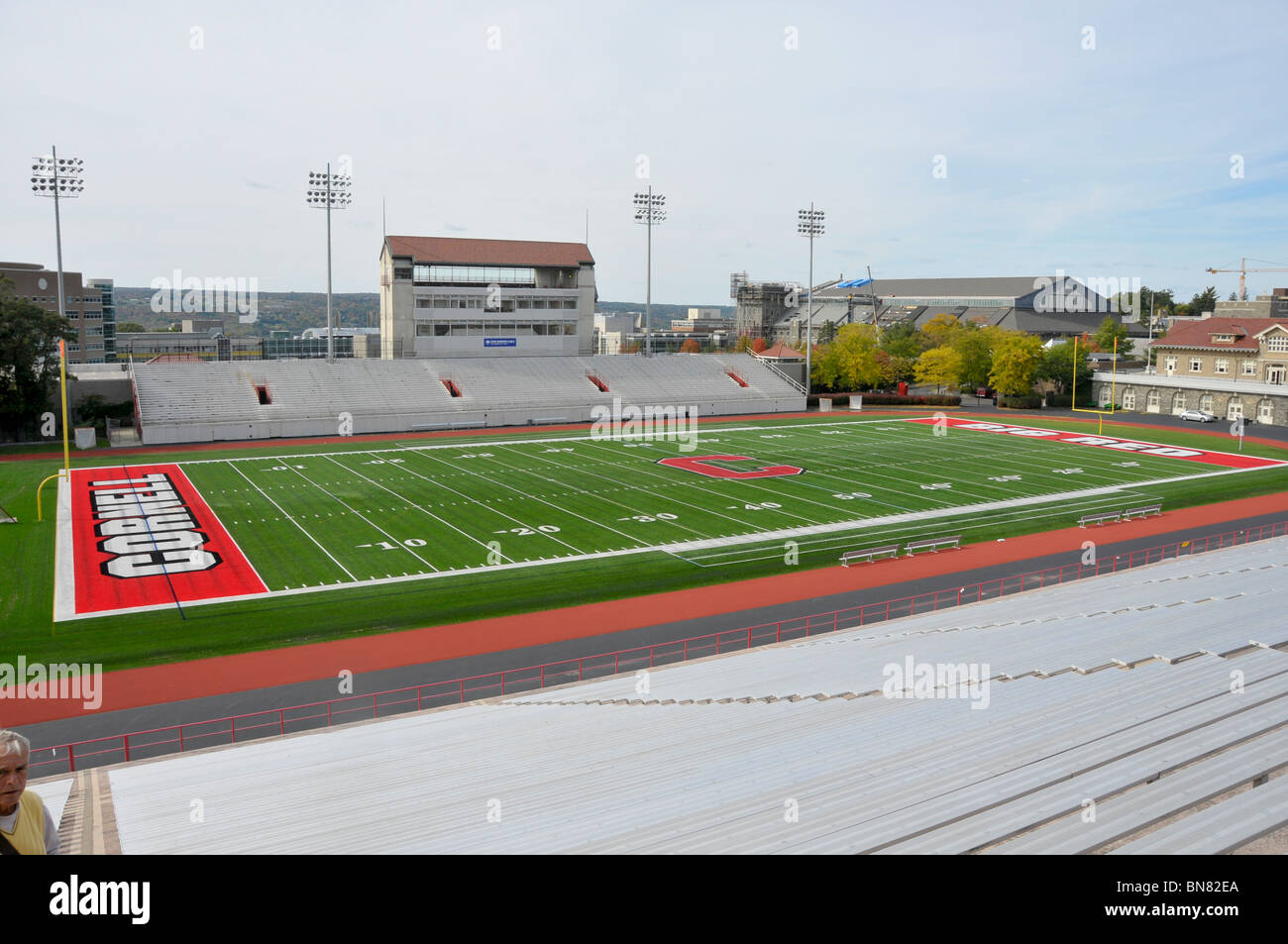 Stadio di Calcio Cornell University campus Ithaca New York Regione dei Laghi Finger Schoellkopf Memorial Foto Stock