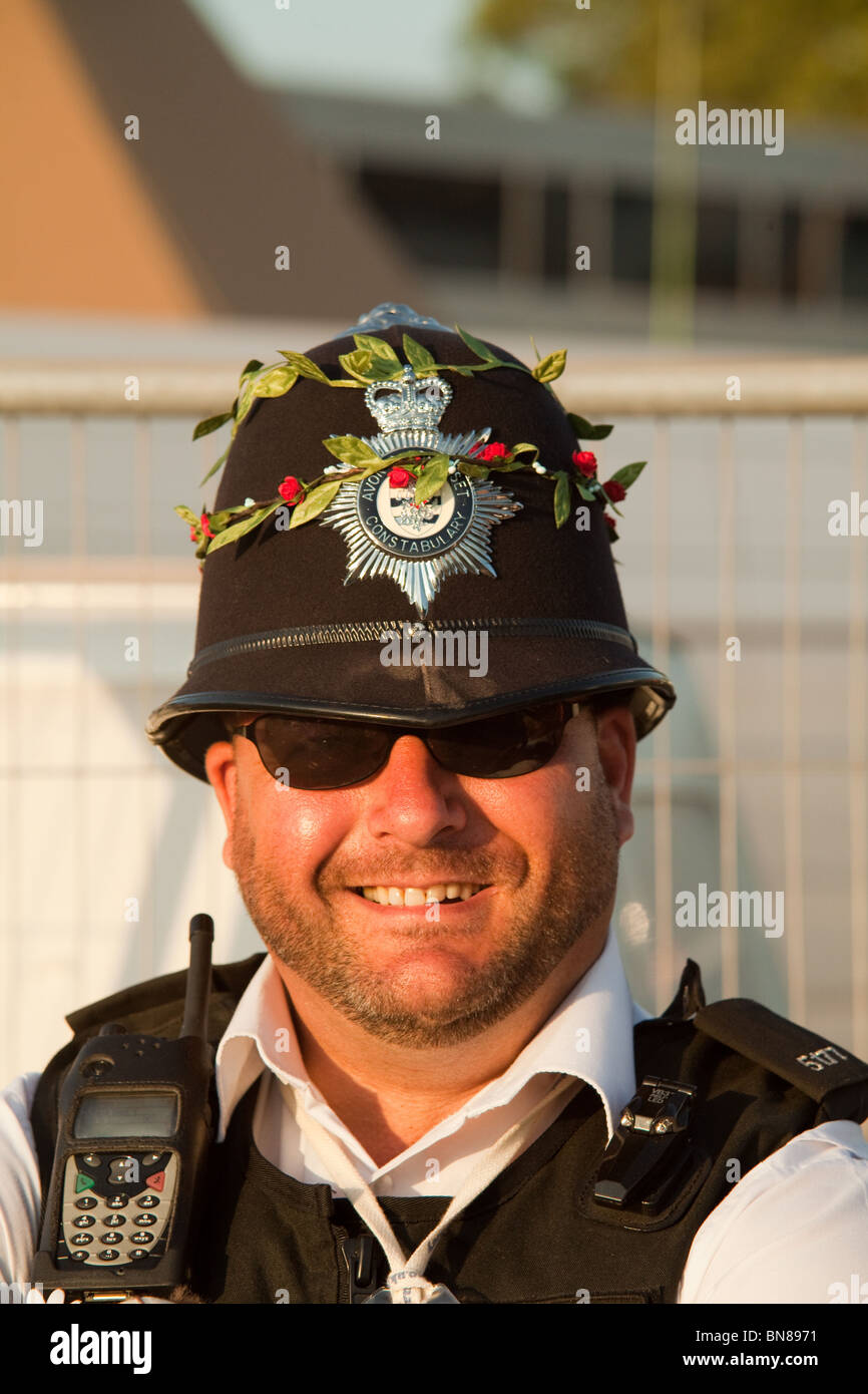 Poliziotto al Glastonbury Festival 2010, l'azienda agricola degna, Somerset, Inghilterra, Regno Unito. Foto Stock