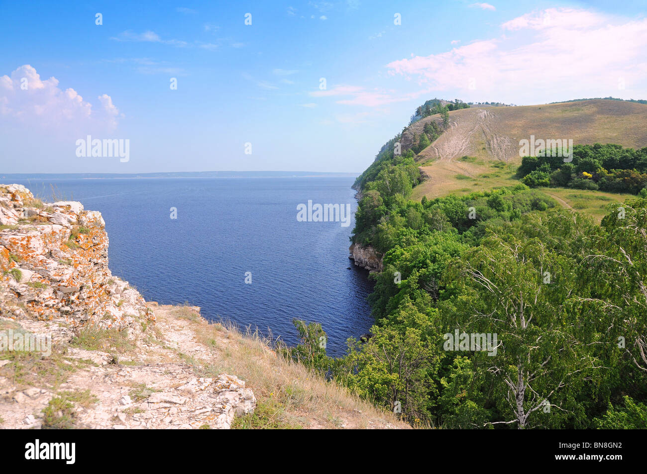 Tumuli sulla banca del fiume Volga, Russia Foto Stock