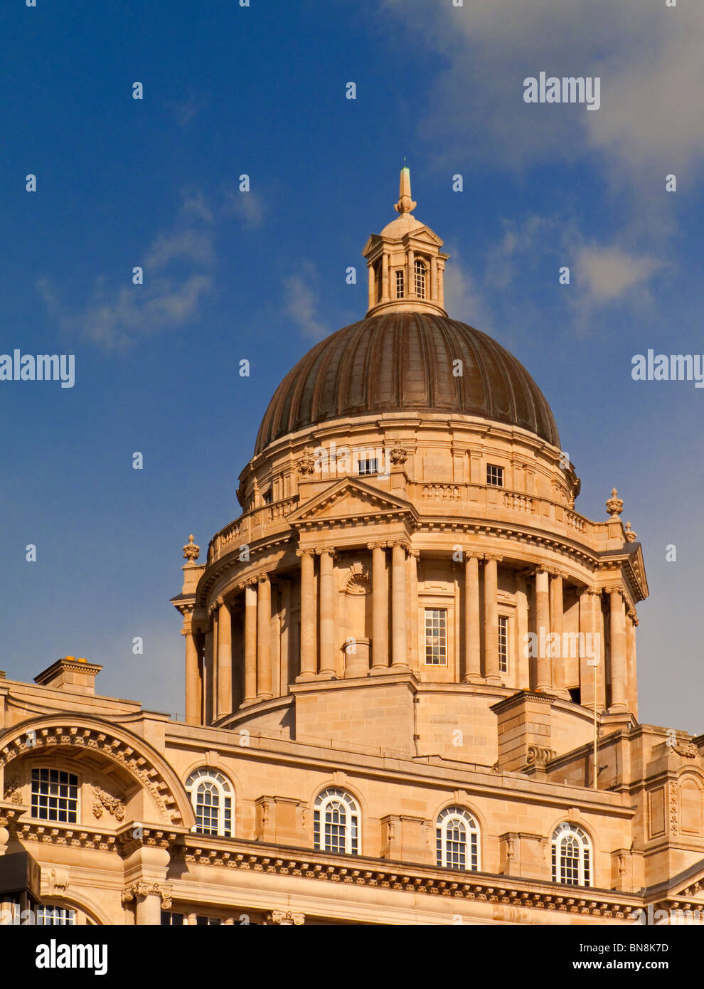 La cupola del porto di Liverpool edificio sul molo di testa in Liverpool England Regno Unito costruito nel 1907 in Edwardian stile barocco Foto Stock