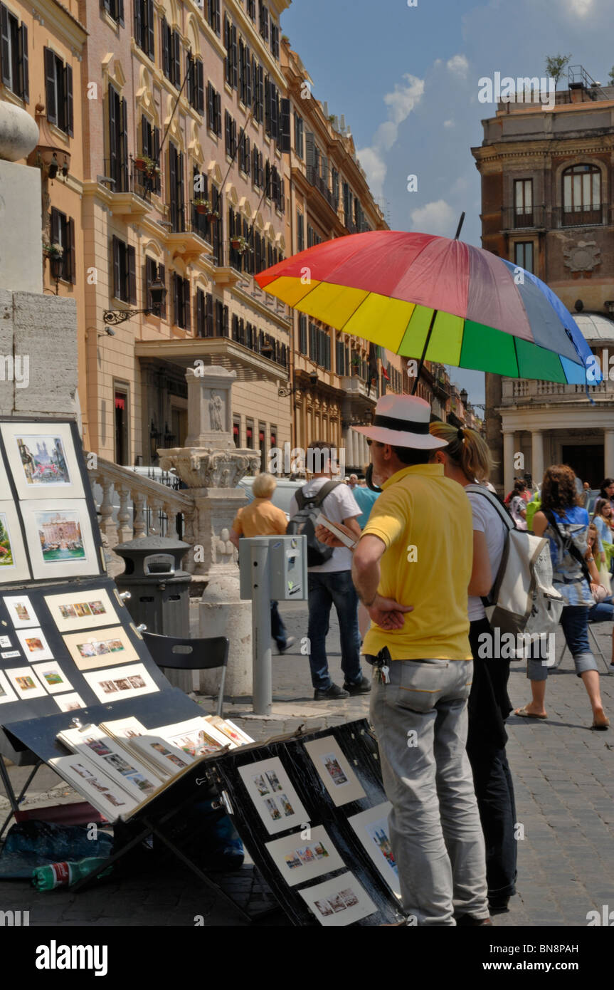 Il popolare mercato dell arte infront di Trinita dei Monti chiesa in Roma, Italia Foto Stock