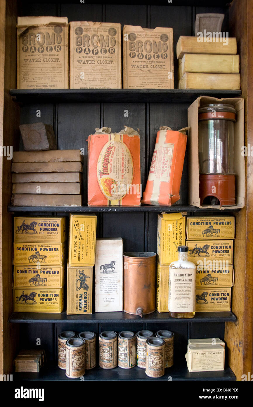 Victorian Farmacia a Blists Hill Ironbridge Telford Shropshire West Midlands England Gran Bretagna Foto Stock