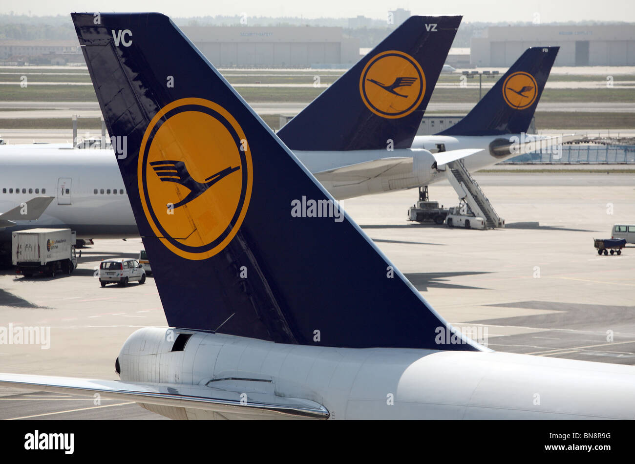 Aerei Lufthansa all'aeroporto Frankfurt am Main, Germania Foto Stock