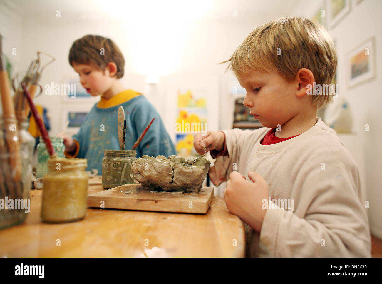 Ai bambini di ceramica Foto Stock