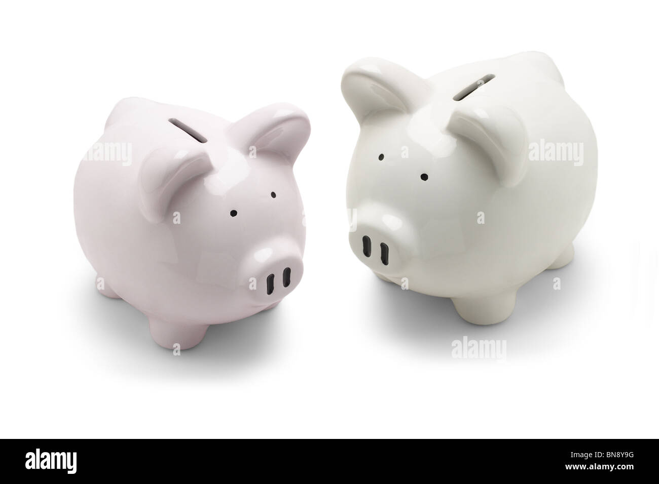 Coppia di piggy banche su abckground bianco Foto Stock