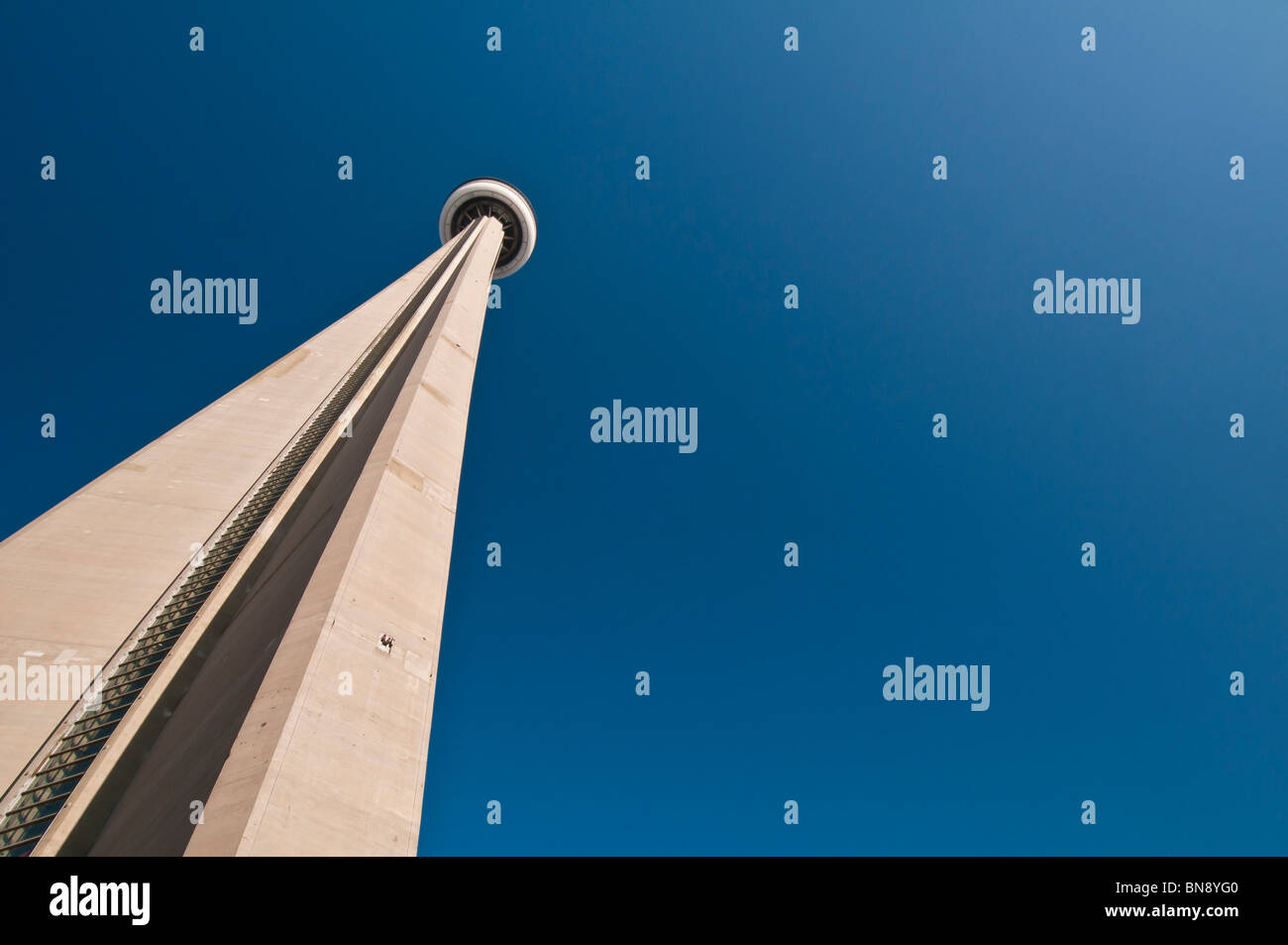 CN tower, Toronto, Ontario, Canada; il terzo più alto free-standing struttura nel mondo (più alto dell'Emisfero Occidentale) Foto Stock