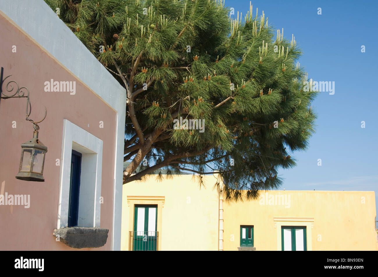 Forme grafiche e colori di edifici del Mediterraneo Foto Stock