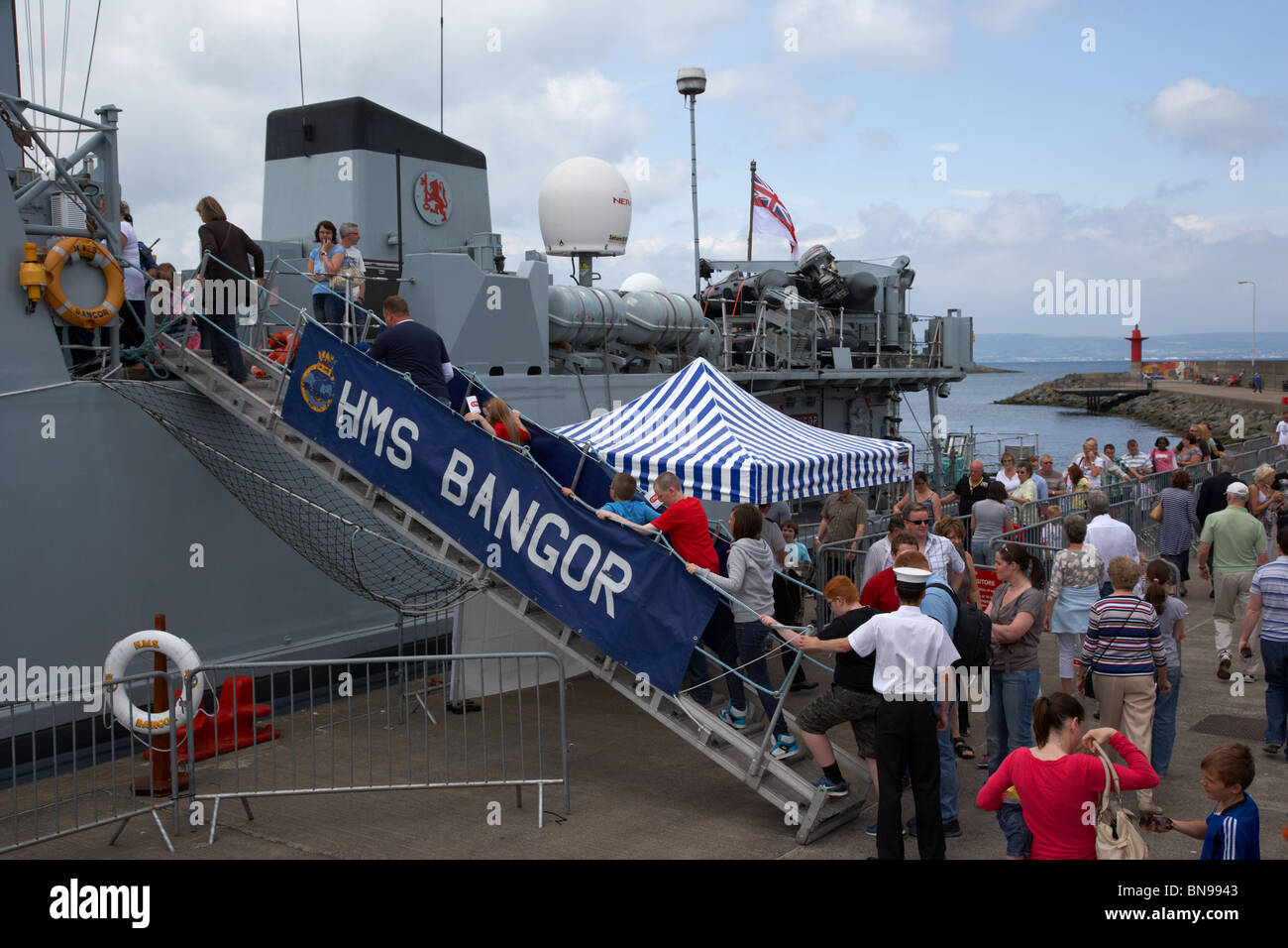 Visitare il dispositivo HMS Bangor ancorata al molo di Eisenhower in Bangor county down durante le forze armate giorno 2010 Foto Stock