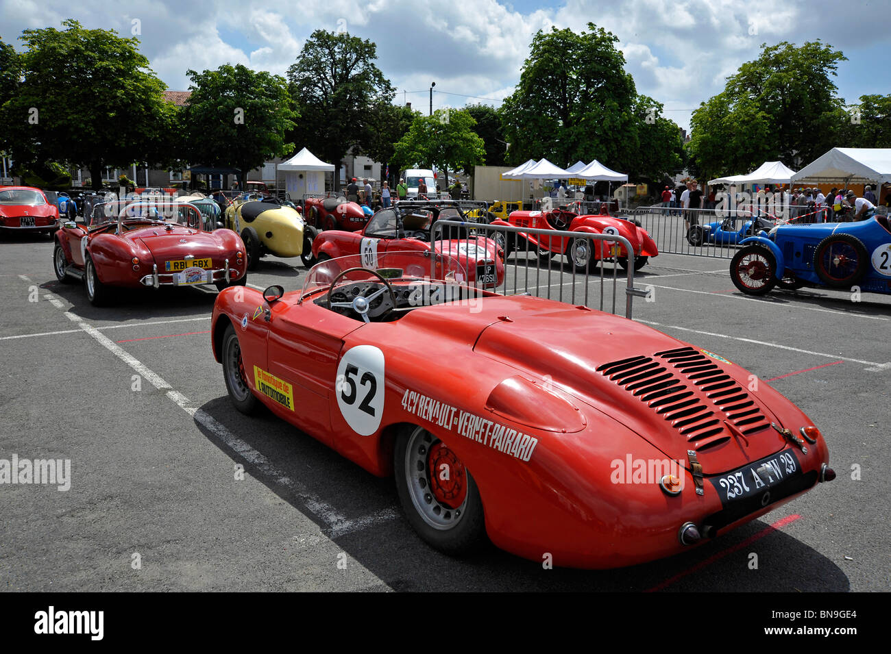 Historic Grand prix lineup a Bressuire deux-Sevres Francia Foto Stock