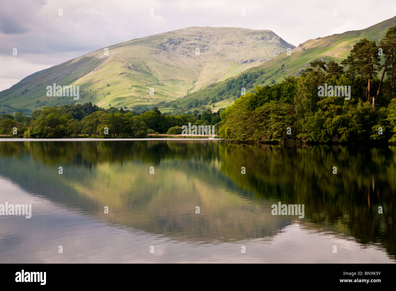 Grasmere riflessioni, Lake District Foto Stock