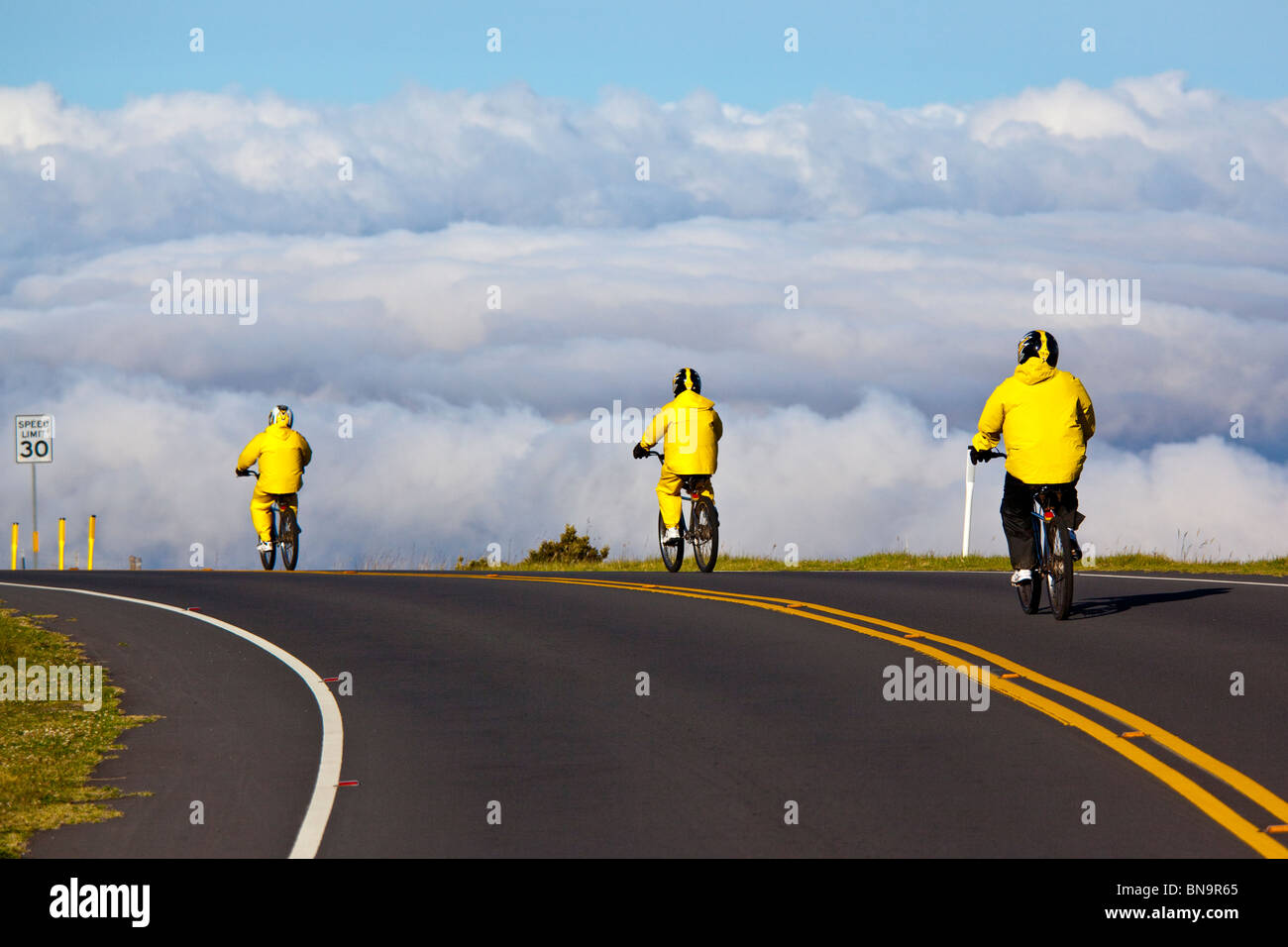 In bicicletta lungo il Cratere Haleakala, Maui, Hawaii Foto Stock