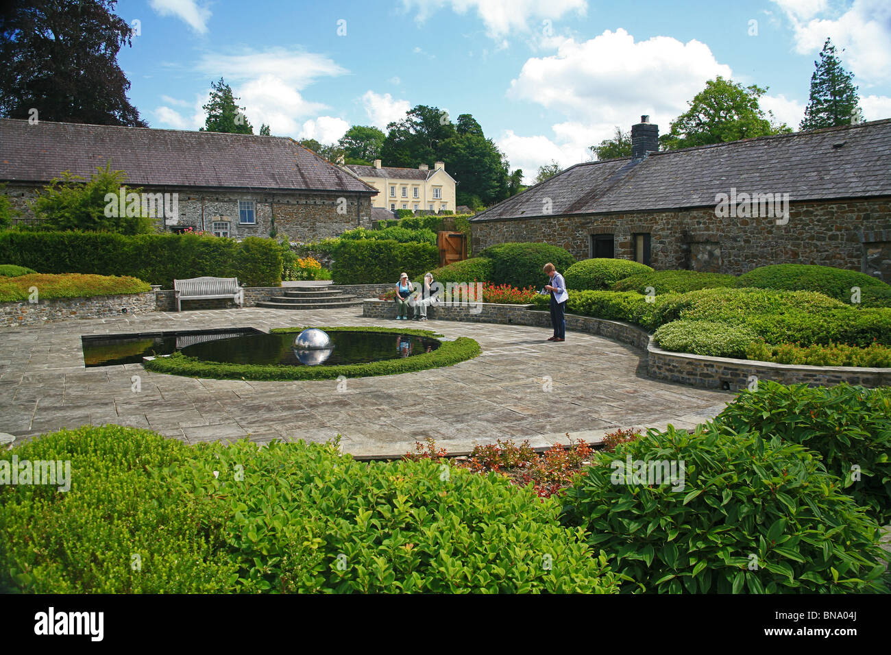 Il Sunken Garden a casa Aberglasney, Llangathen, Carmarthenshire, Wales, Regno Unito Foto Stock