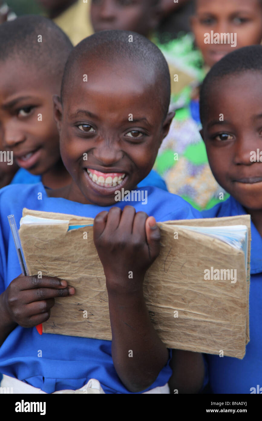 Scuola africana ragazza sorridente Foto Stock