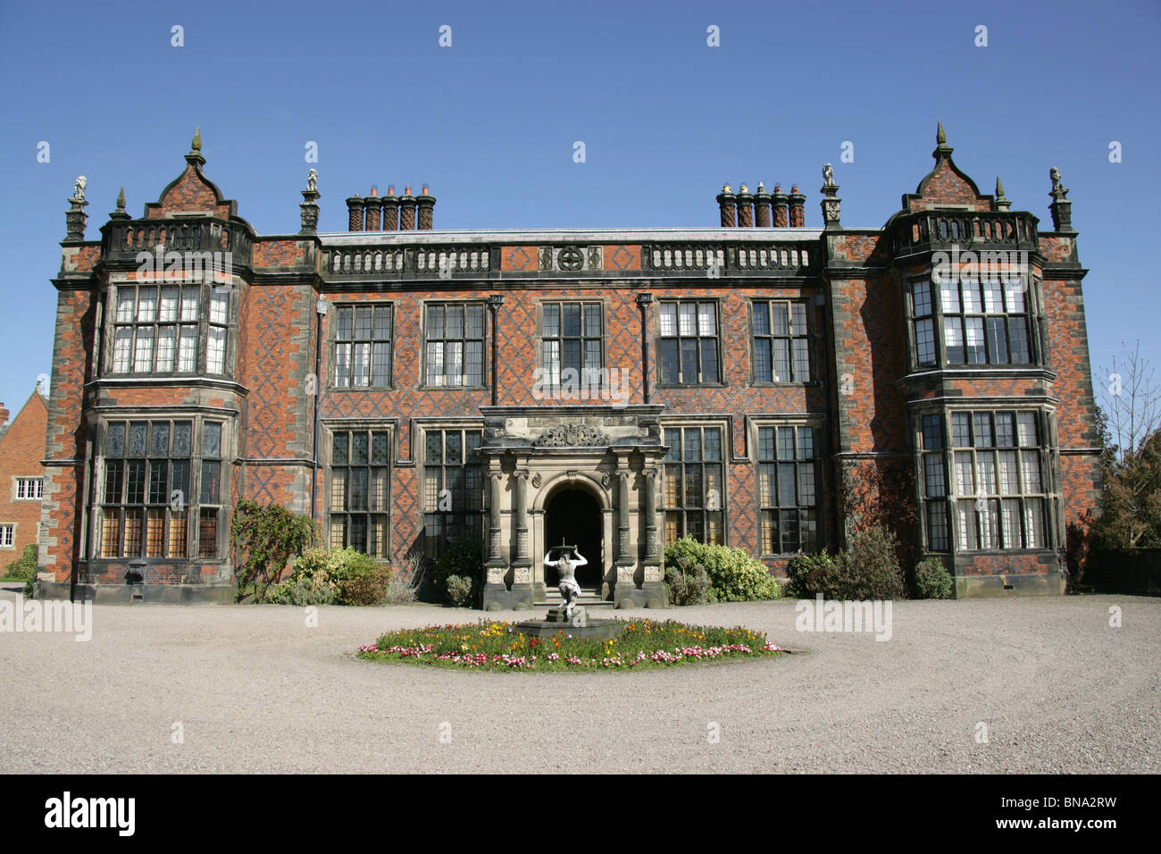 Arley Hall & Gardens, Inghilterra. A sud di elevazione del grado II* elencati a metà del XIX secolo Arley Hall. Foto Stock