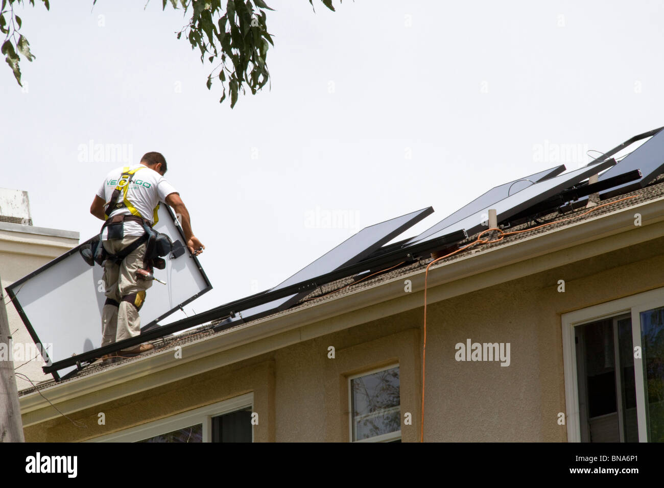 Energia solare pulita di energia verde padiglione home casa di generare elettricità risparmiare risparmiare sun installare installazione nuova Sunpower Foto Stock