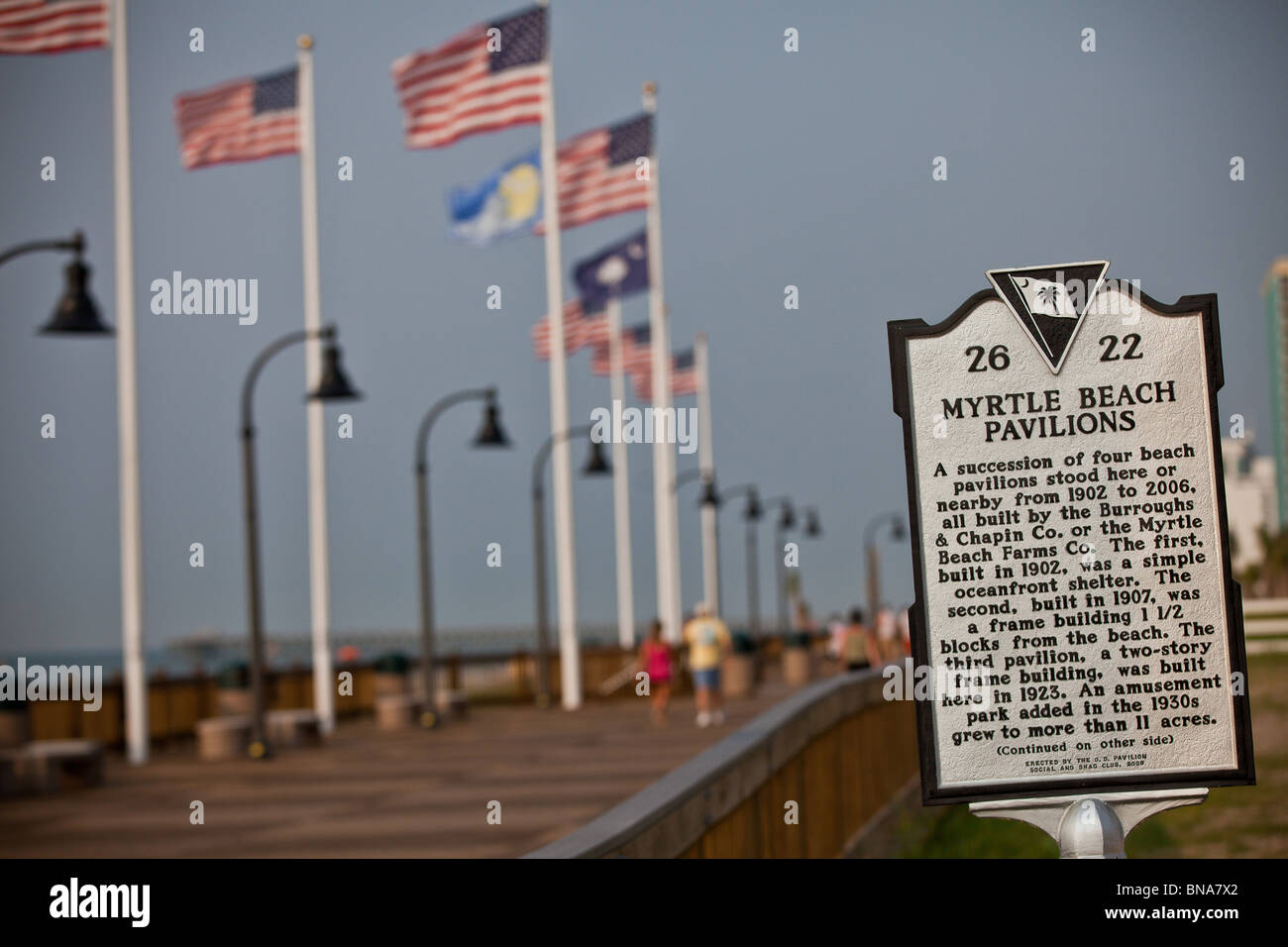 Marcatore storico sul lungomare lungo la spiaggia in Myrtle Beach, SC. Foto Stock
