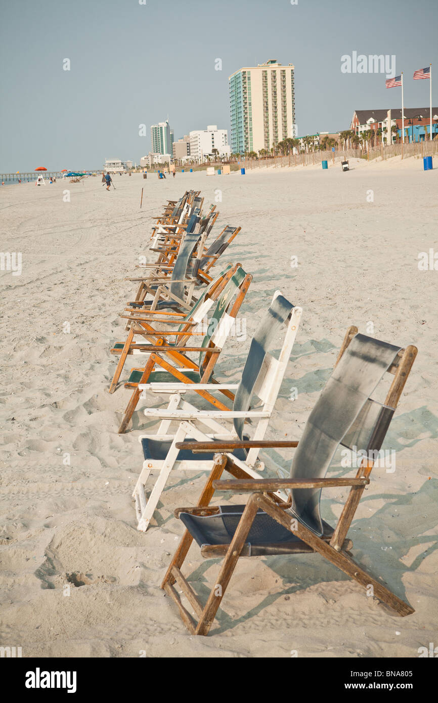 Sedie a sdraio sulla spiaggia in Myrtle Beach, SC. Foto Stock