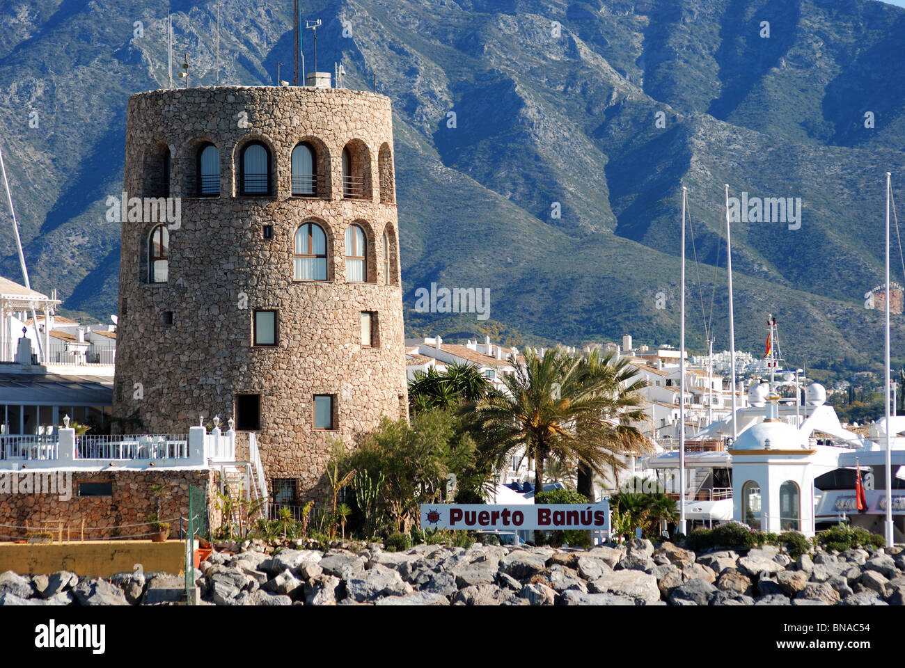 Vista della zona del porto, Puerto Banus a Marbella, Costa del Sol, provincia di Malaga, Andalusia, Spagna, Europa occidentale. Foto Stock