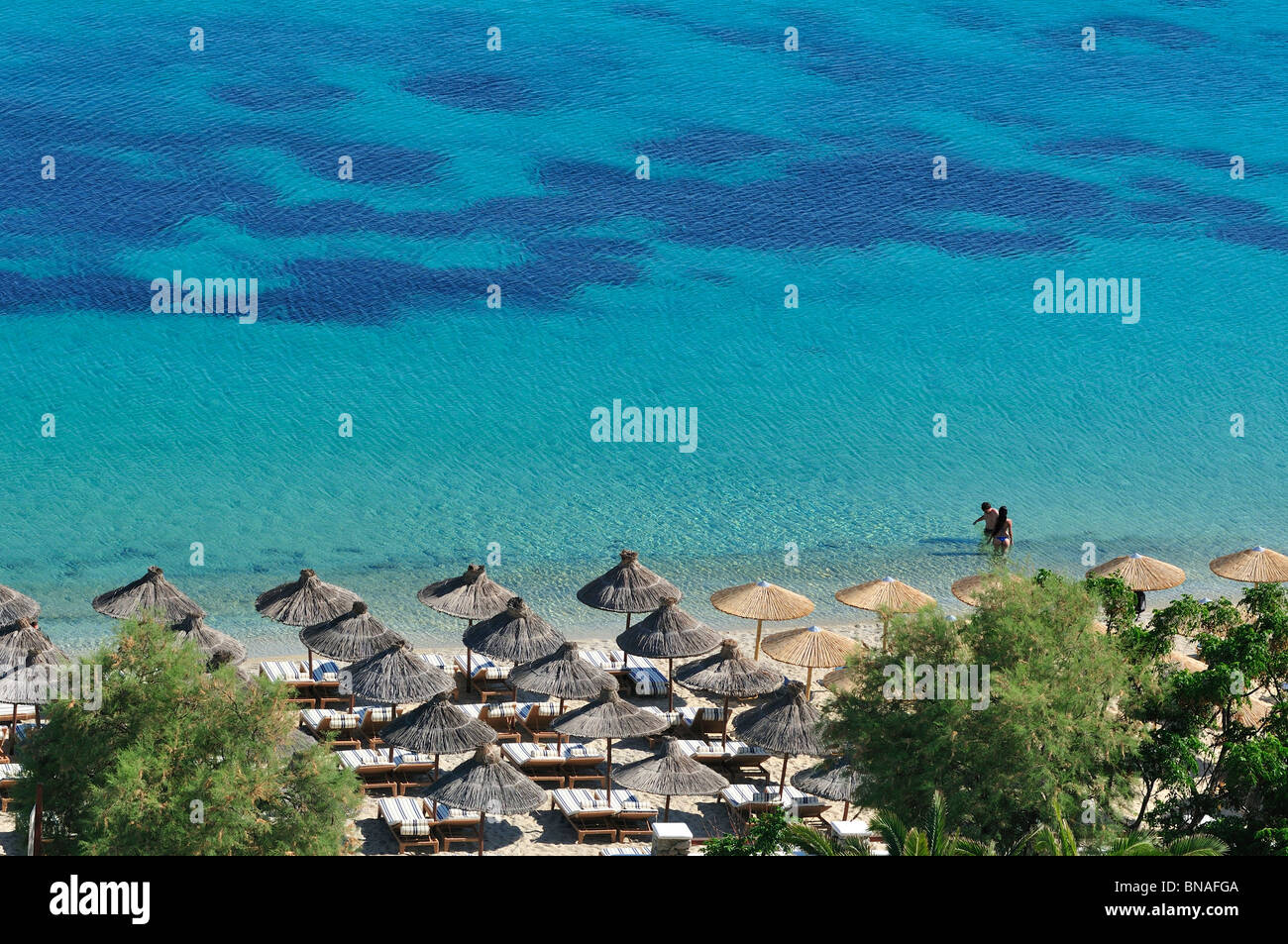 Mykonos. La Grecia. Psarou Beach. Foto Stock