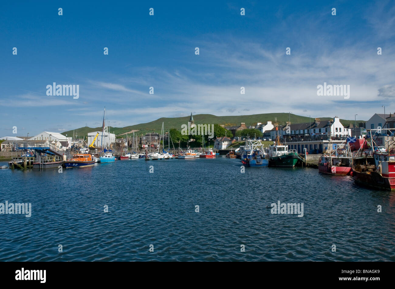 Barche e yacht nel porto Girvan South Ayrshire in Scozia Foto Stock