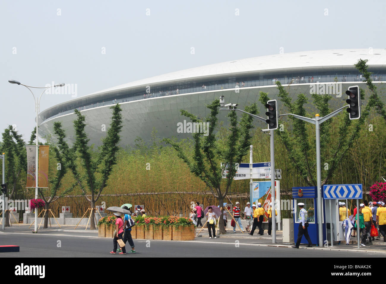 Cultura Expo Center. A forma di UFO edificio. 2010 Shanghai World Expo Park, Pudong, Shanghai, Cina. Fiera del mondo. Foto Stock