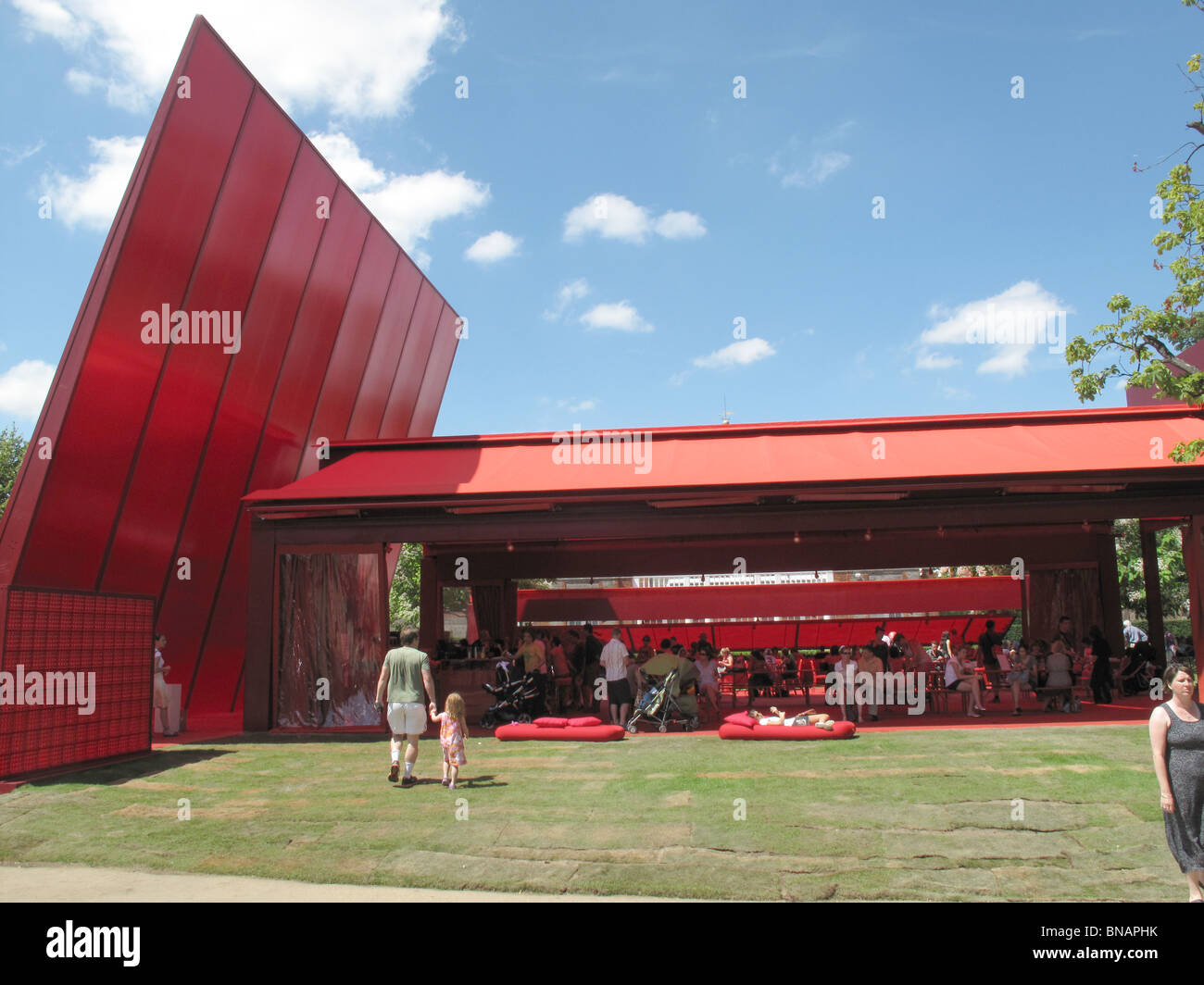 Galleria della Serpentina padiglione rossi architetto francese Jean Nouvel Foto Stock