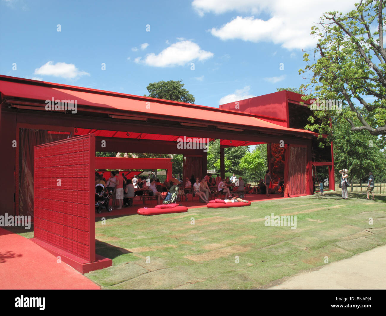 Galleria della Serpentina padiglione rossi architetto francese Jean Nouvel Foto Stock