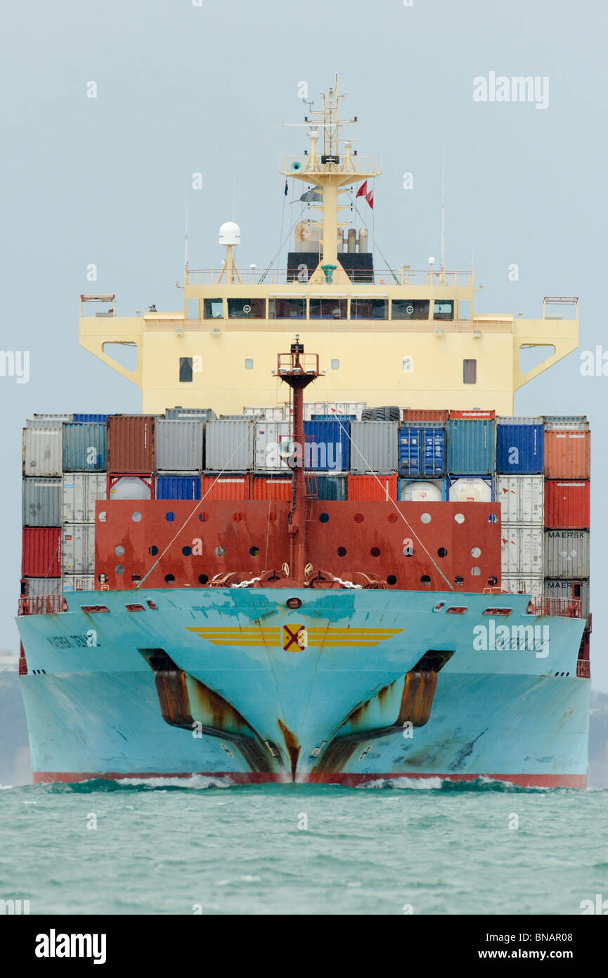 Maersk Line contenitore nave Maersk Jenaz entrando nel porto Waitamata, Auckland, Nuova Zelanda. Foto Stock