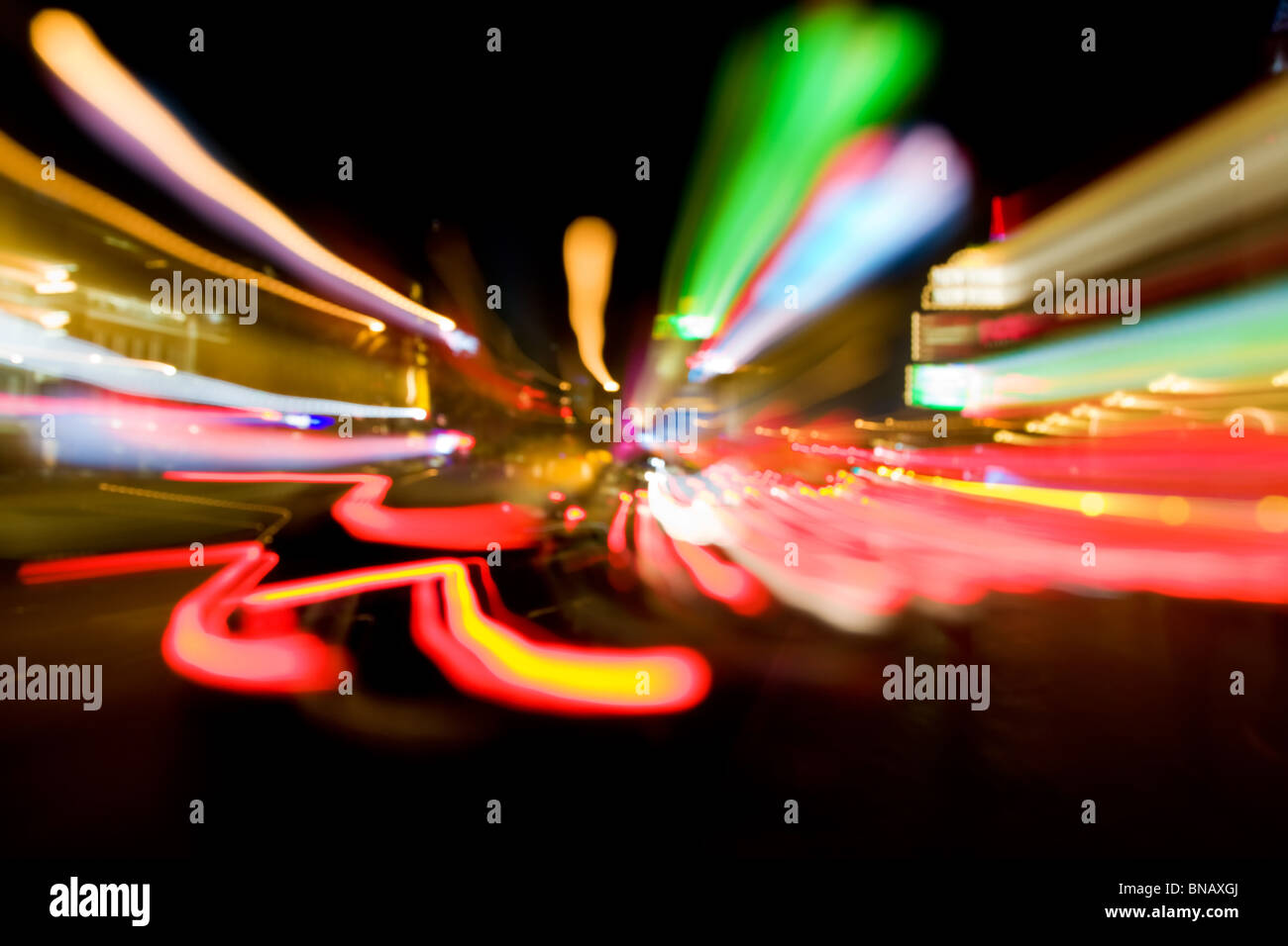 Immagine astratta di moto-sfocate luci del traffico nelle strade di Las Vegas Foto Stock