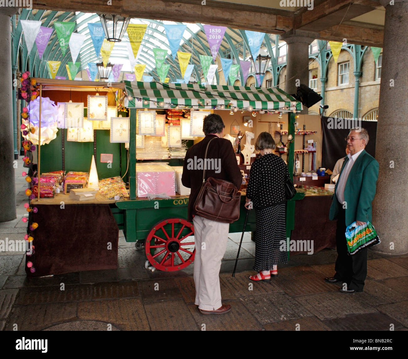 Le luci fairy stallo a mercato di Covent Garden di Londra a luglio 2010 Foto Stock