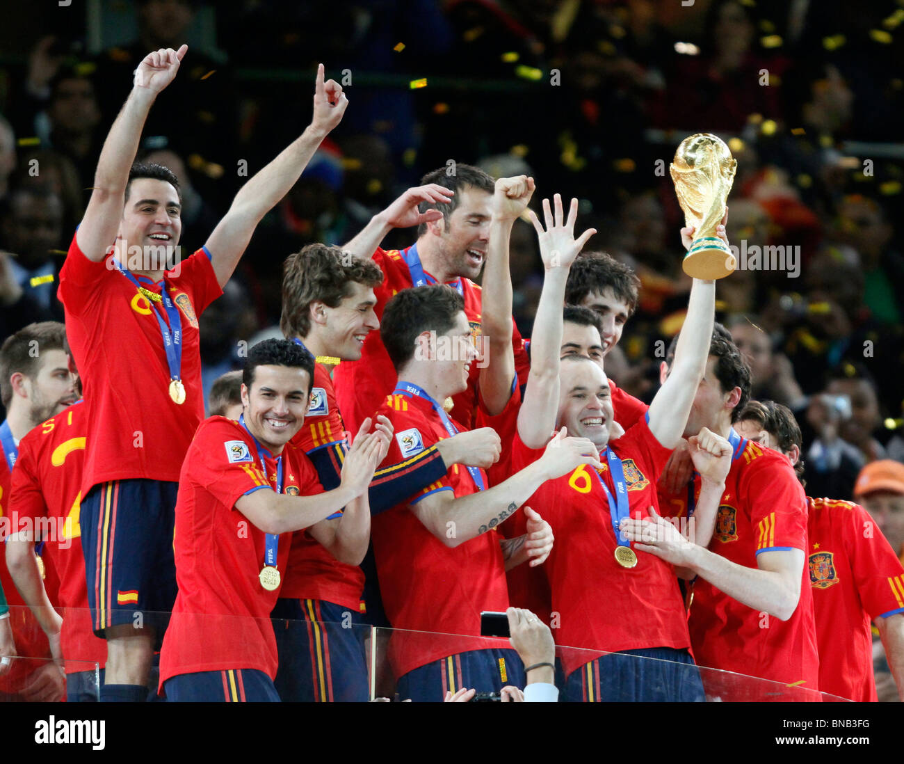 ANDRES INIESTA & TEAM SPAGNOLO PAESI BASSI V SPAGNA SOCCER CITY Johannesburg Sudafrica 11 Luglio 2010 Foto Stock