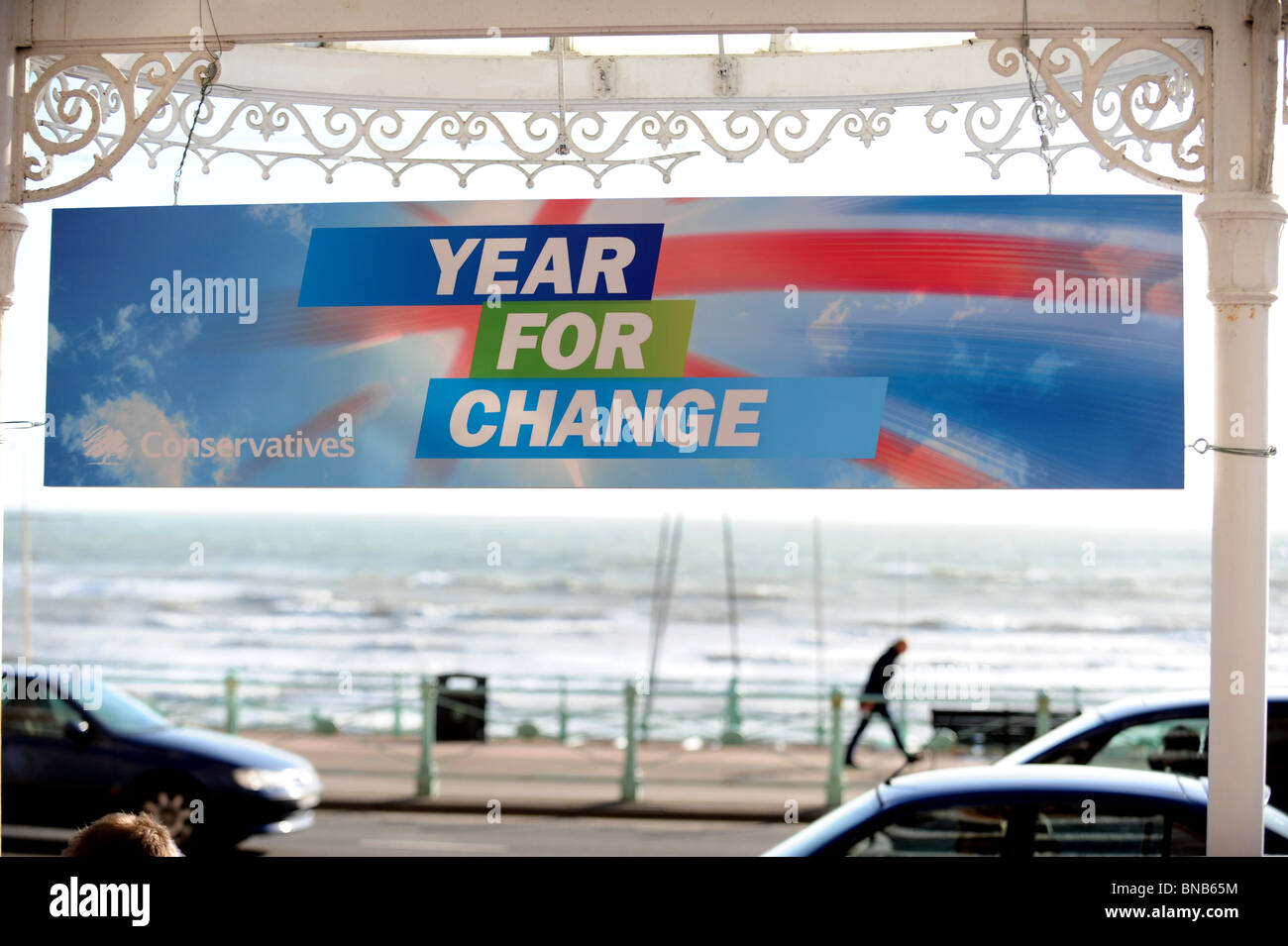 Un conservatore banner dicendo anno per modificare mettere fino al Metropole Hotel davanti a loro conferenza di primavera Foto Stock