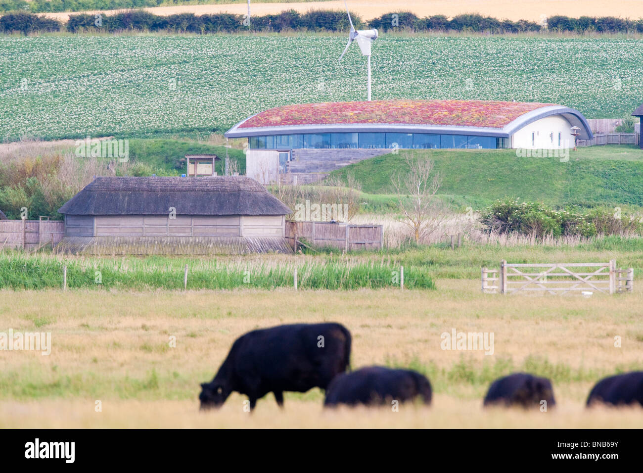 Norfolk Wildlife Trust del centro visitatori e nasconde a Cley-next-Mare, Norfolk, Regno Unito Foto Stock