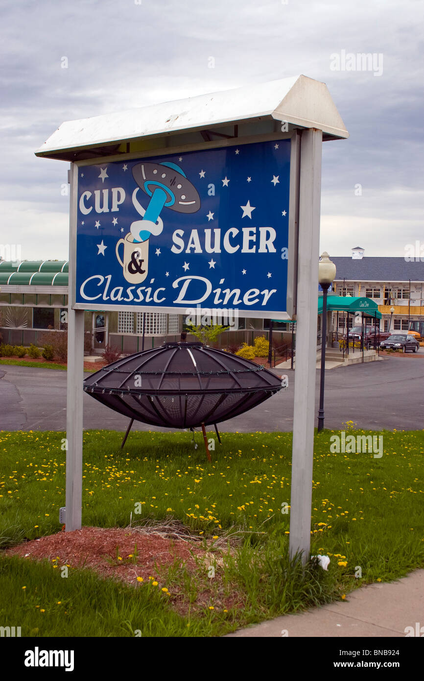 Cup e Flying Saucer Diner Foto Stock