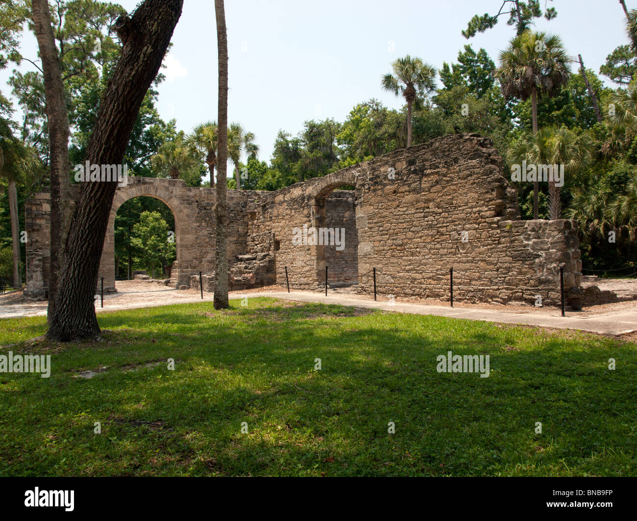 New Smyrna Sugar Mill costruito di Coquina rock in Florida da Minorcans nel 1830 e bruciato dagli Indiani Seminole e schiavi nel 1835 Foto Stock