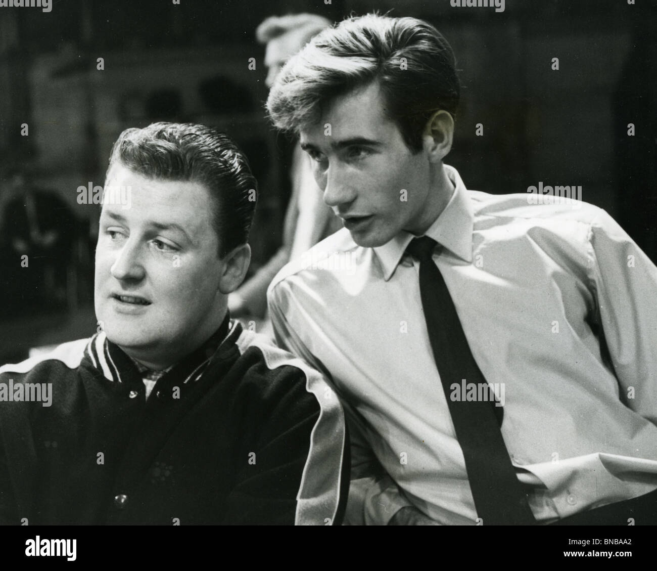 DON LANG a sinistra con i compagni di UK cantante Jim Dale in 1957 Foto Stock