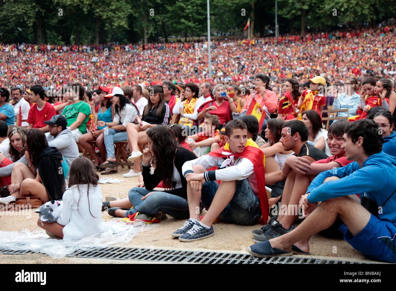 Tifosi spagnoli durante il FIFA Soccer World Cup gioco finale, luglio 11, 2010 a Vigo, Spagna Foto Stock