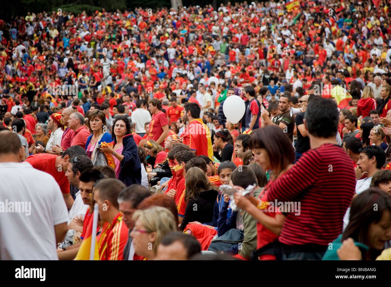 Tifosi spagnoli durante il FIFA Soccer World Cup gioco finale, luglio 11, 2010 a Vigo, Spagna Foto Stock
