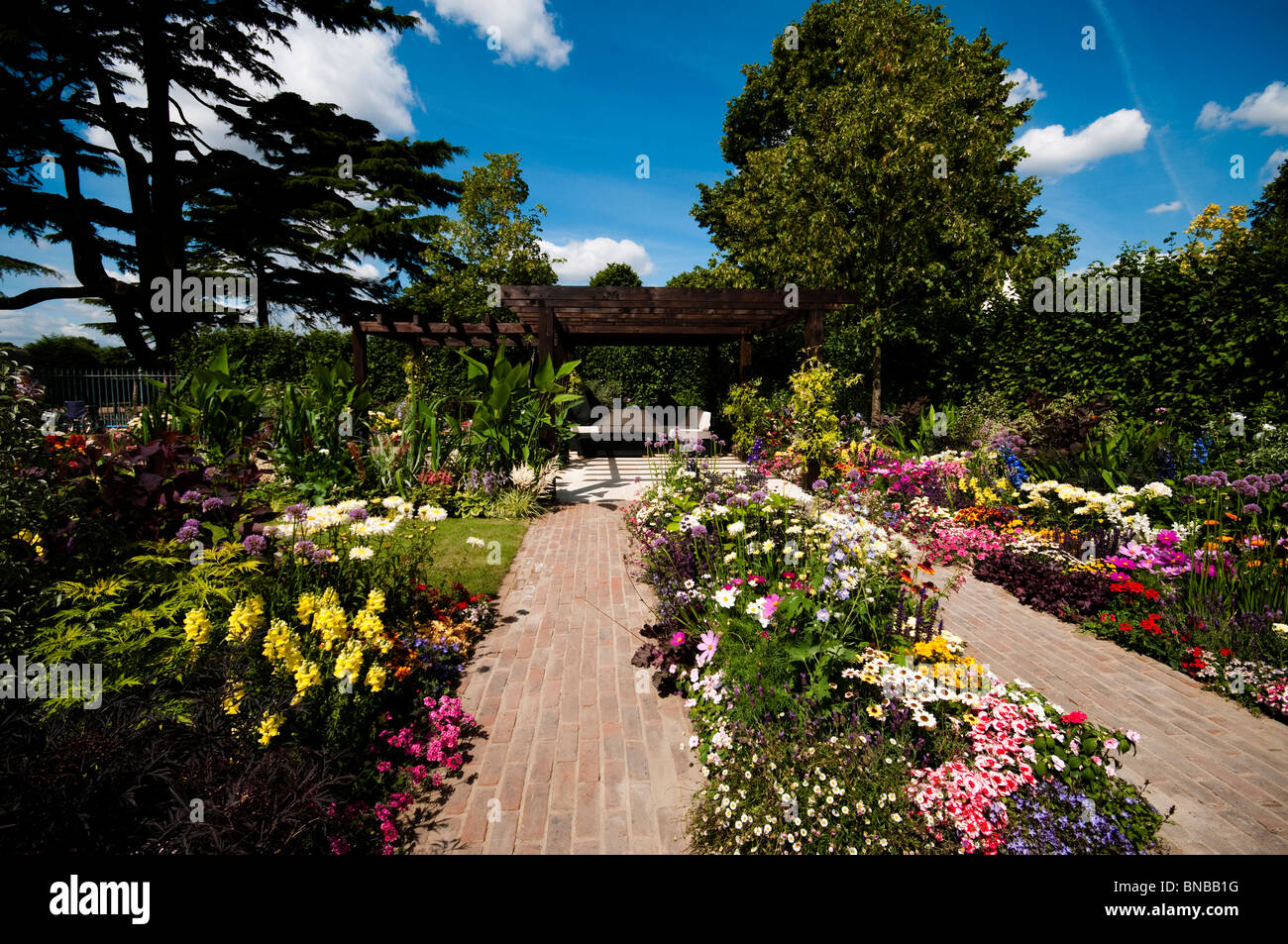 "Birchfield' mostrano giardino a Hampton Court Flower Show 2010, London, Regno Unito Foto Stock