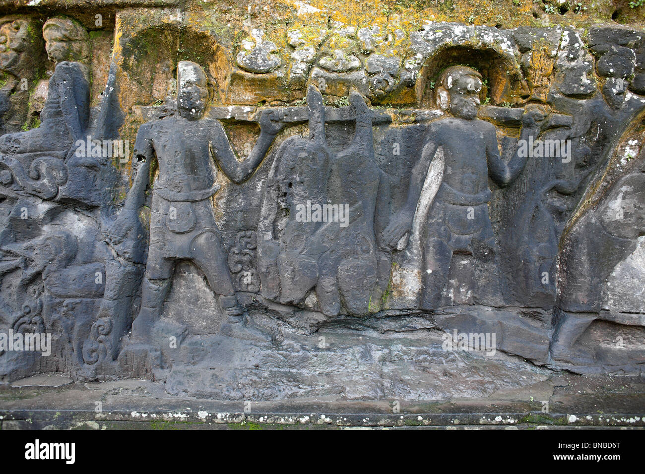 Yeh Pulu rilievo è un antico complesso di incisioni rupestri a Bedulu, nei pressi di Ubud, Bali. Foto Stock