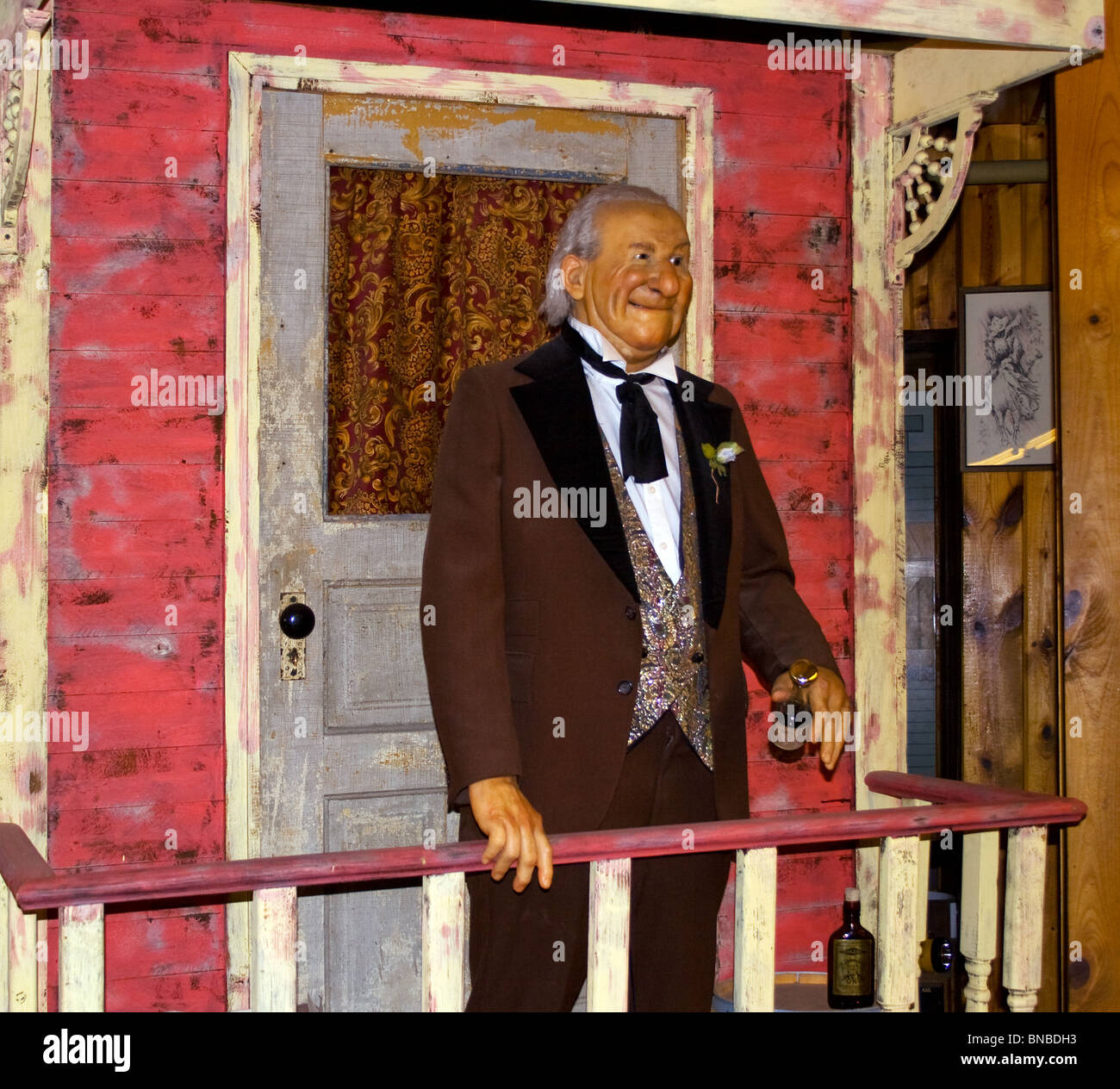 Il famoso Wall Drug Store di Wall, South Dakota, è una leggendaria attrazione che offre acqua ghiacciata gratuita, souvenir e il classico fascino americano. Foto Stock